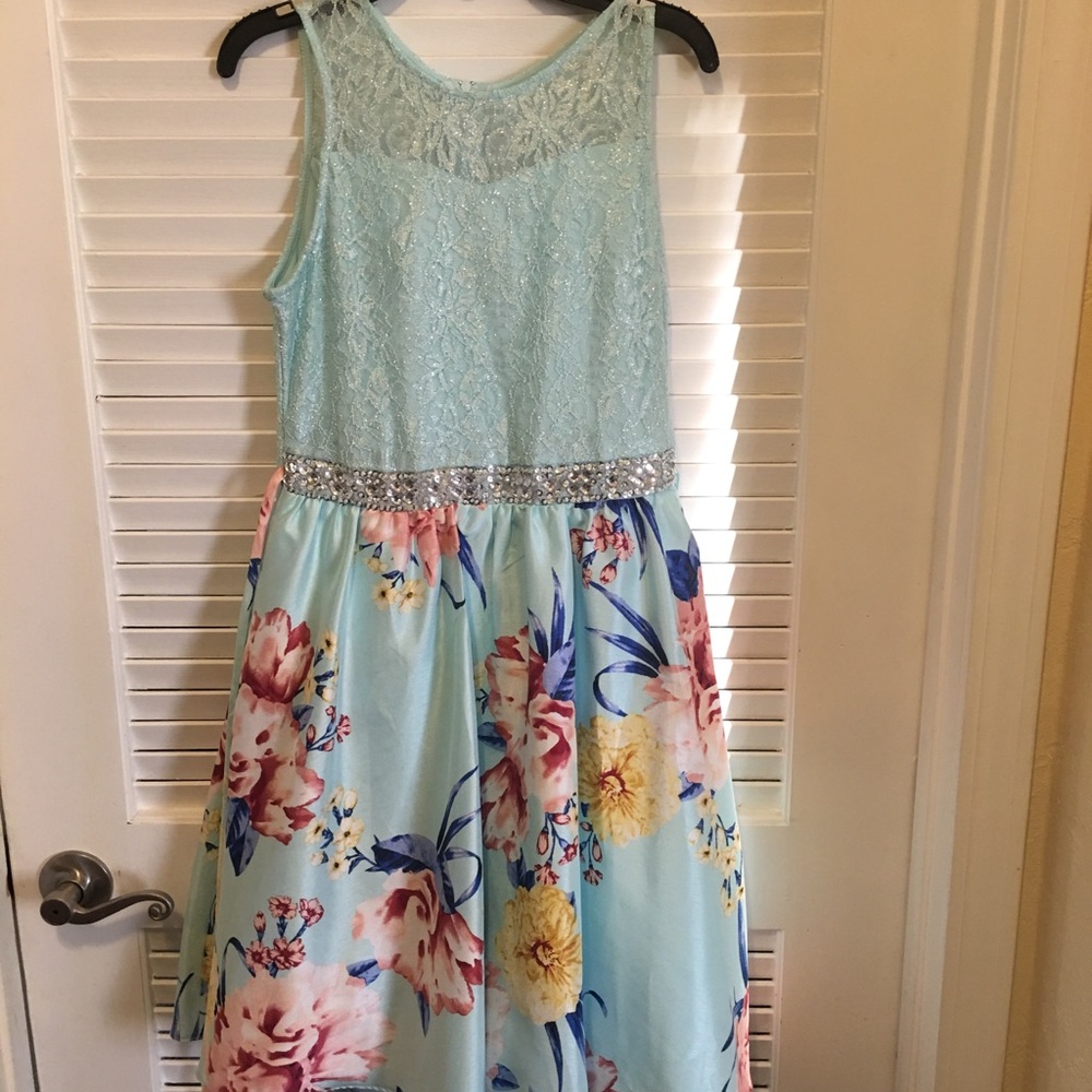 Girls hi low dress NWT size 16